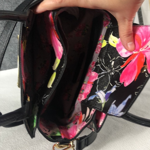 Betsey Johnson - Picture 11 of 13